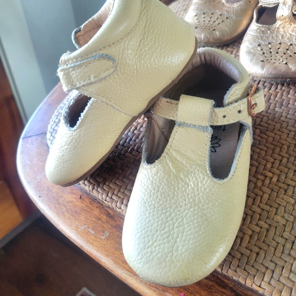 Soft leather t-strap booties / shoes - Picture 3 of 3